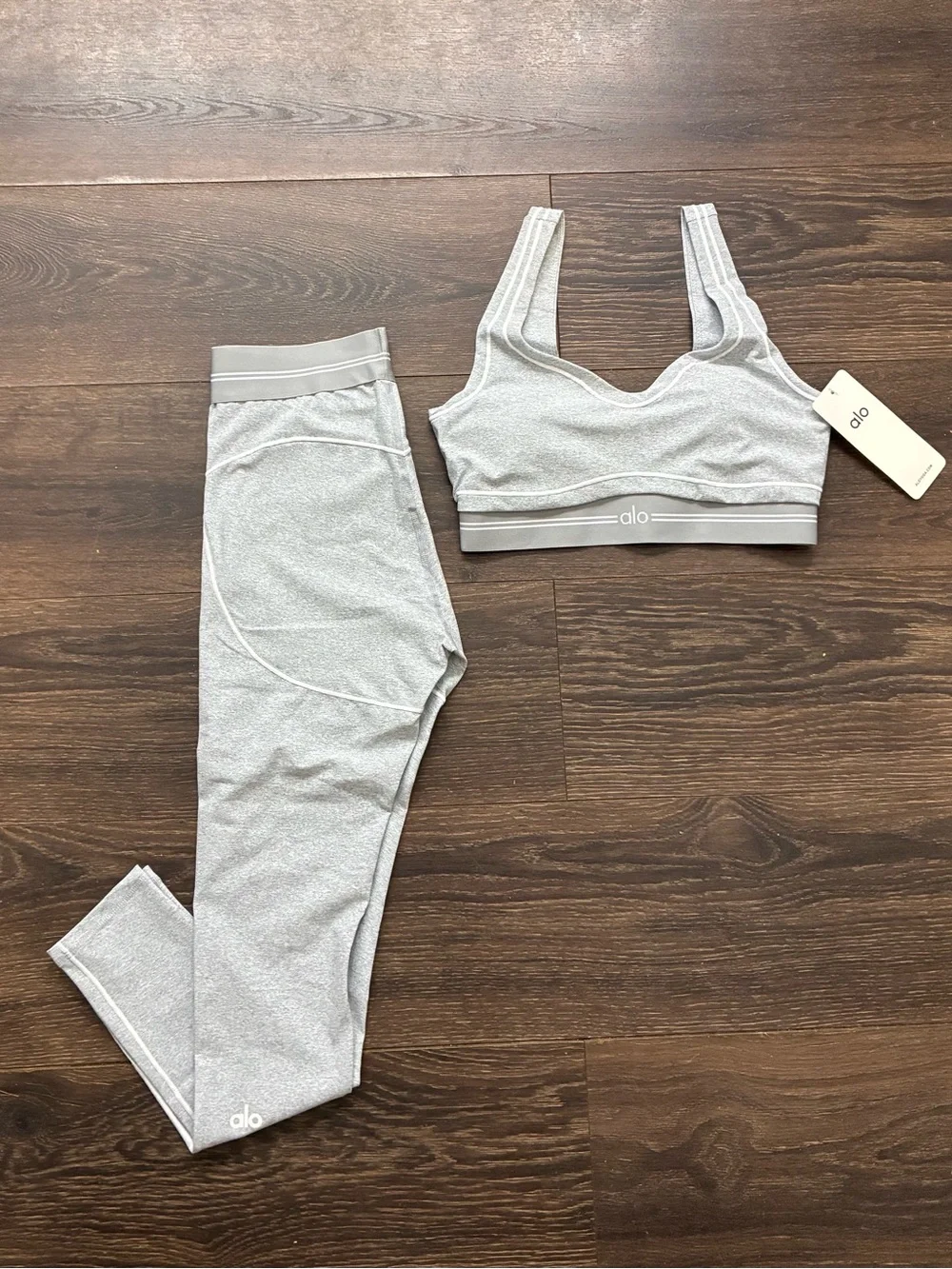 LMK WHAT COLOR AND SIZE BEFORE YOU BUY PLS!!! ALO Yoga set Lavender, Gray, Black